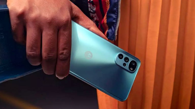 Es un buen móvil barato y es Motorola: 90 hercios, cámara de 50 MP y Android 12 por menos de 150 euros