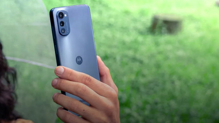 This Motorola is a bargain for 119 euros: 90 hertz refresh rate, Android 12 and a huge battery