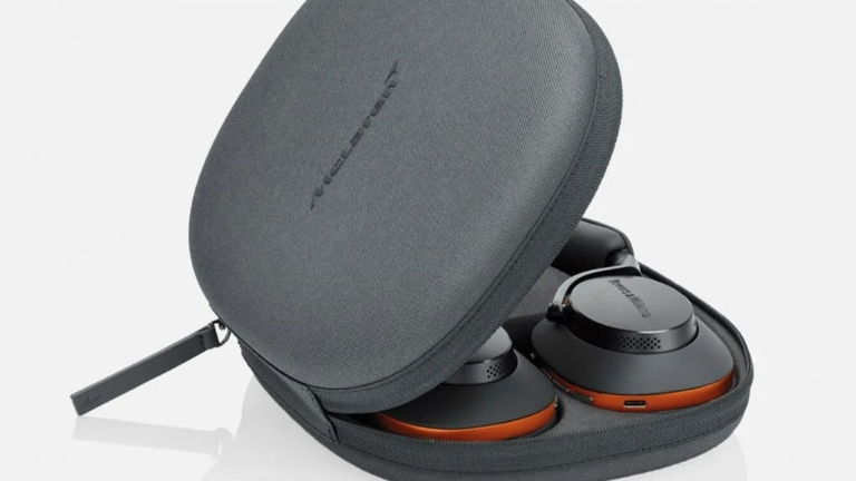 These (attractive) headphones cost almost 800 euros but come with the McLaren stamp