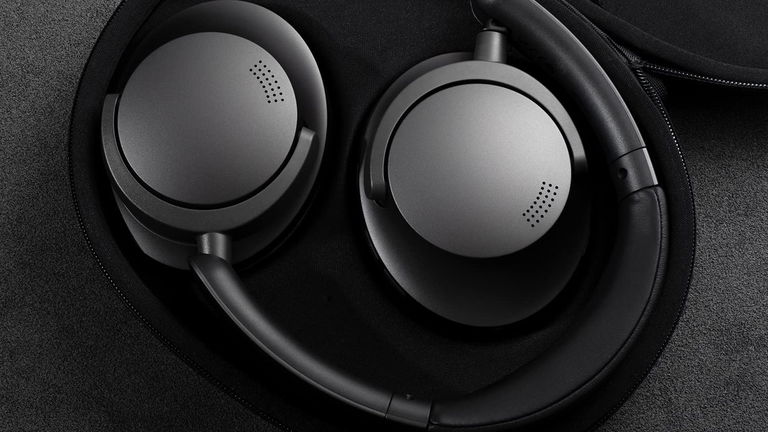 These headphones with 70h of battery and noise cancellation have superior sound and a scandalous price