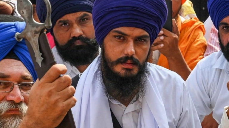 Las autoridades indias buscaban a un fugitivo. Para capturarlo dejaron sin internet a 27 millones de personas