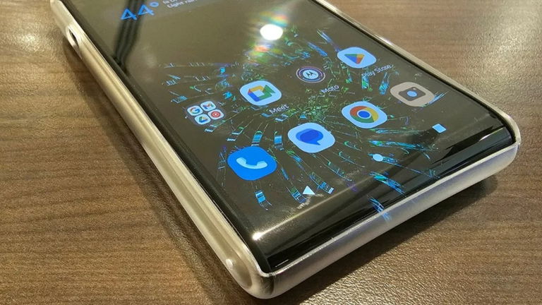 Va camino de ser el móvil del MWC 2023: este es el Motorola RIZR Rollable