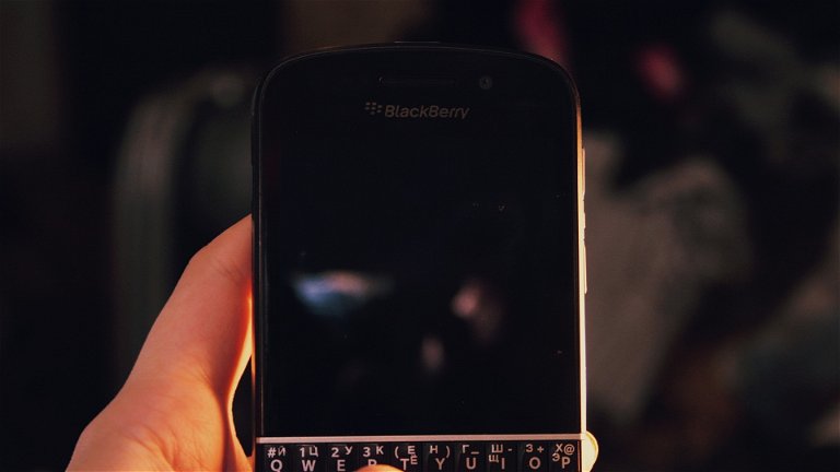 Ya puedes ver el tráiler de la película de BlackBerry, y tiene pintaza