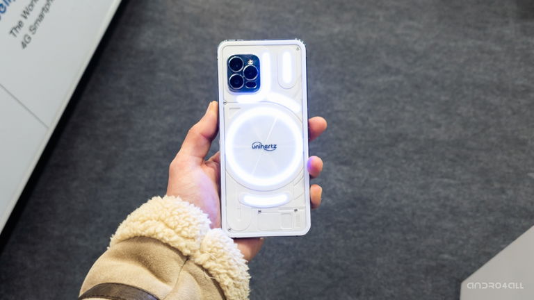 Este clon del Nothing Phone (1) tiene luces RGB y cámara de visión nocturna: lo hemos probado
