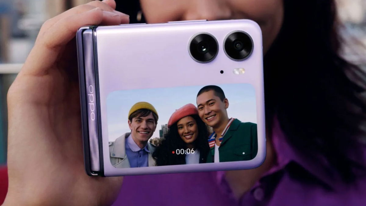 Which foldable clamshell phone has the best camera? This is what