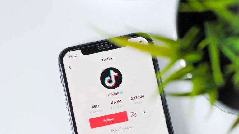 Una agencia de influencers te paga 1.000 dólares por estar viendo TikTok durante 10 horas seguidas