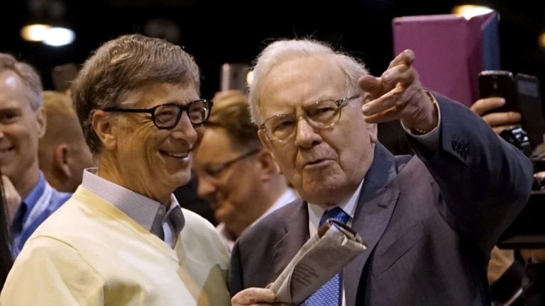 Warren Buffet compara la IA con la invención de la bomba atómica