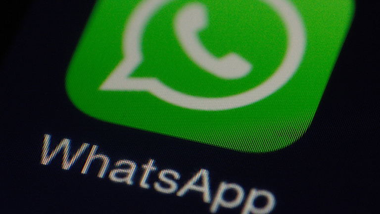 Escucha notas de voz de WhatsApp fuera de la conversación en Windows