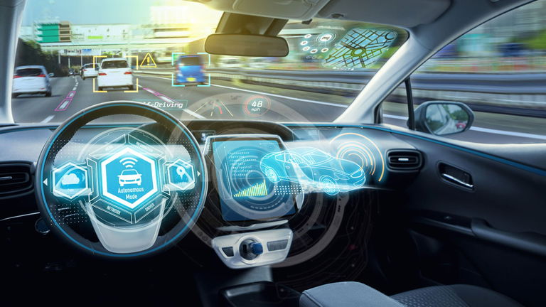 AnTuTu se pasa a los coches: así podrás saber cómo de inteligente es la "pantallita" de tu automóvil