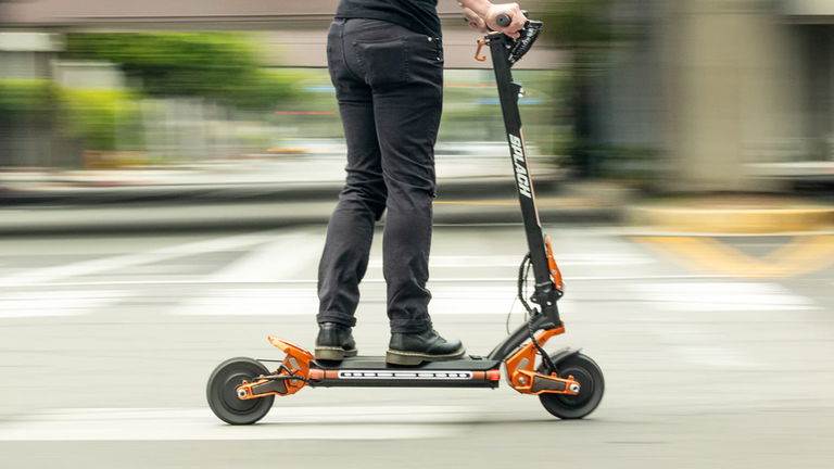 Este patinete eléctrico ha destruido el mayor inconveniente de estos vehículos: ahora no tienen rival