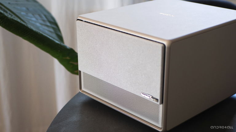 Descuentazo en 4K: proyector con 500 euros de caída, Android TV y altavoces Harman Kardon