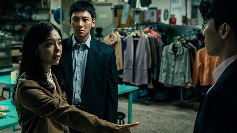 Disney+ no habla inglés con las novedades de esta semana: Mafia, KPOP y autores emergentes