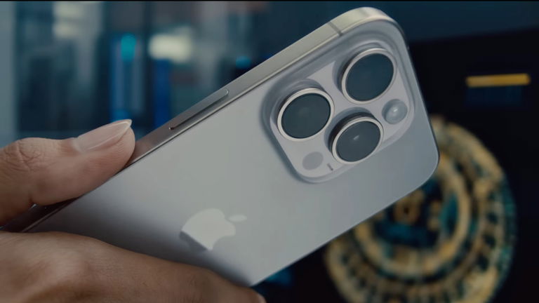 El iPhone 15 permite saber cuándo se fabricó su batería y el número de ciclos de carga: así puedes consultarlo