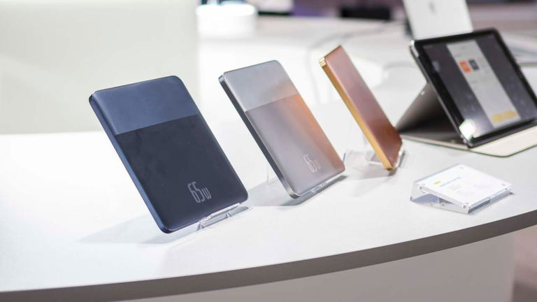 Son más finos que un móvil y cargan a 140 W: así son las nuevas powerbanks de Baseus