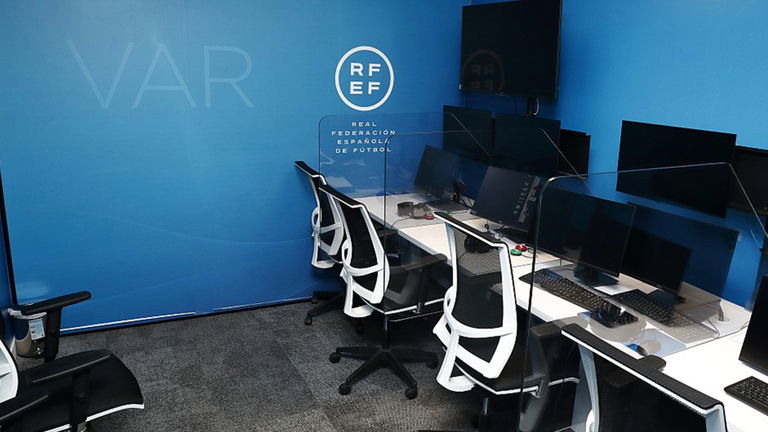 El VAR llegará a Movistar, Orange y las operadoras que emitan fútbol español