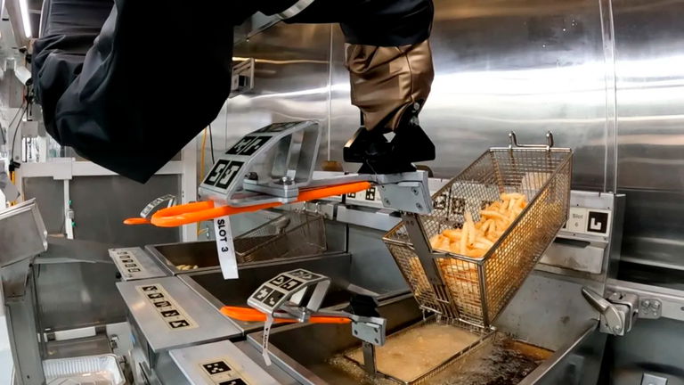 El primer restaurante sin humanos ya está aquí: todos los trabajadores de este centro son robots