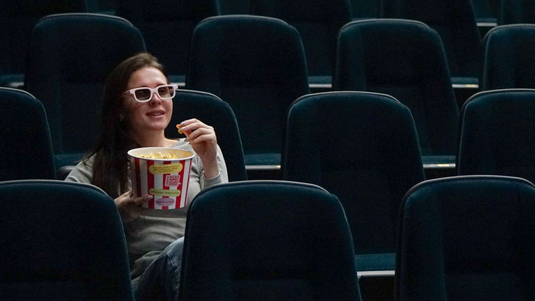 Que te prohíban entrar al cine con tu comida y bebida tiene multa: Yelmo tendrá que pagar 30.000 euros
