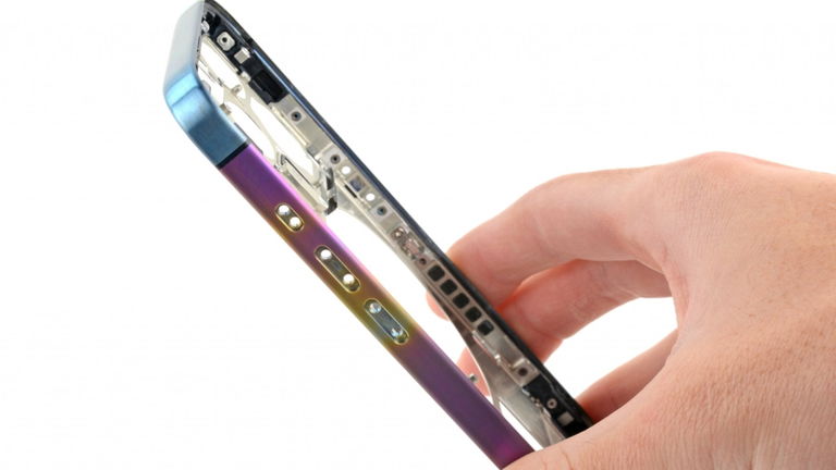 Modifican un iPhone 15 Pro para anodizar su marco de titanio: el resultado es impresionante