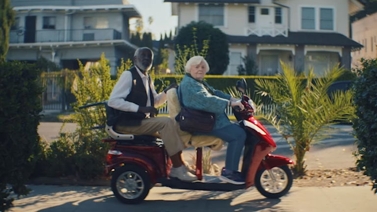Tiene 94 años y se niega a usar dobles de acción, así es June Squibb, la protagonista de Thelma