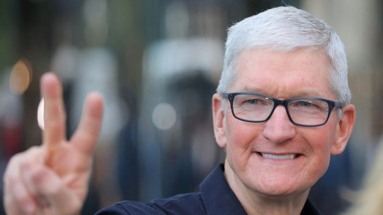 Apple pagó a Tim Cook un 36% menos en 2023: 63 millones de dólares