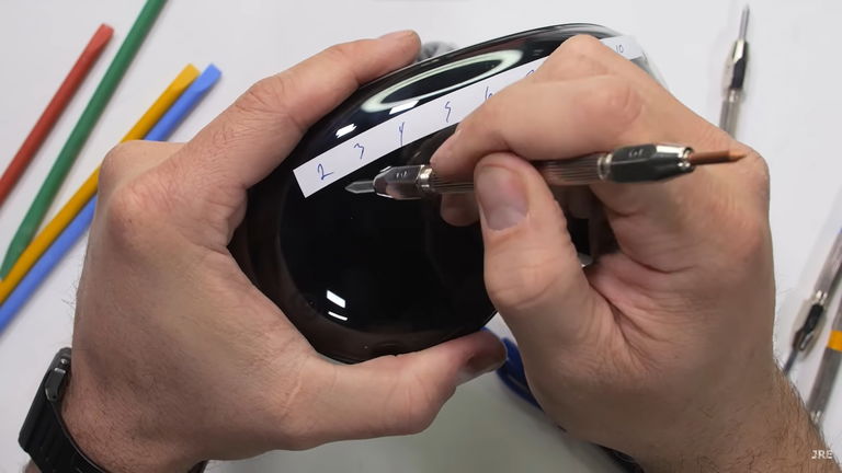 Habrá que cuidarlo mucho: Apple Vision Pro es un delicado (e irreparable) aparato de 3.500 dólares
