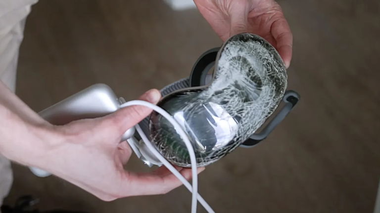 Ponen a prueba la resistencia de Apple Vision Pro en un duro test