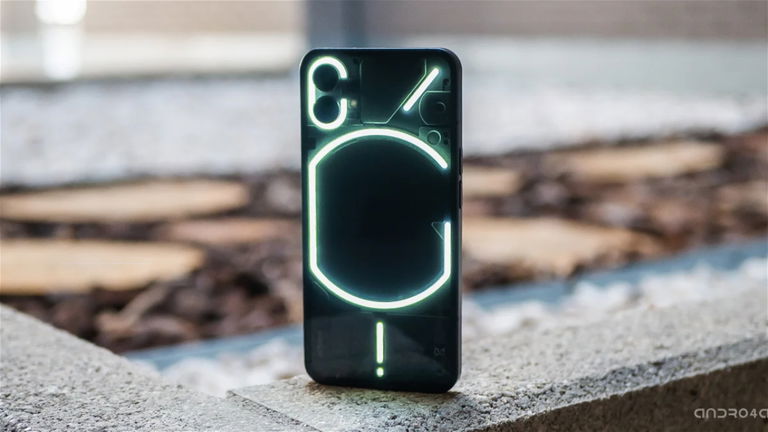 El Nothing Phone (1) se actualiza a Android 14 de forma oficial: todas las novedades