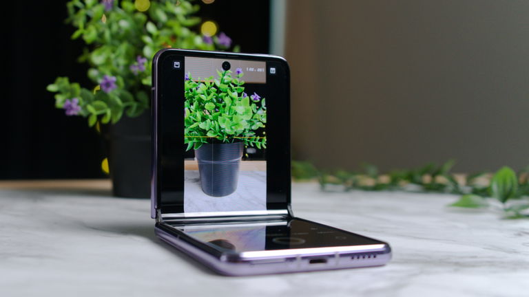 Apple estaría trabajando en dos iPhone plegables al estilo Samsung Galaxy Z Flip
