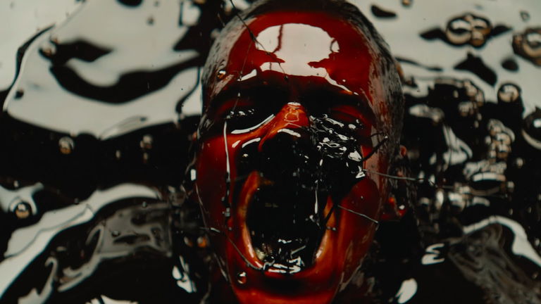 Teníamos dudas, pero el primer tráiler del remake de 'El Cuervo' nos las ha disipado casi del todo