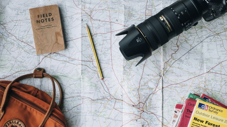 Booking, TripAdvisor y Renfe: las apps de viajes más populares en España
