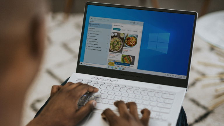 Microsoft creyó que era buena idea añadir anuncios con códigos QR a la pantalla de bloqueo de Windows 11
