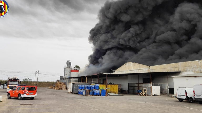 Cómo puede afectarte el incendio que Cecotec ha sufrido en sus almacenes de Valencia