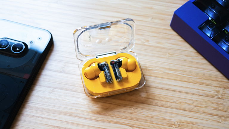 He probado los Nothing Ear (a): cuestan menos de 100 euros y ya son mis nuevos auriculares inalámbricos favoritos