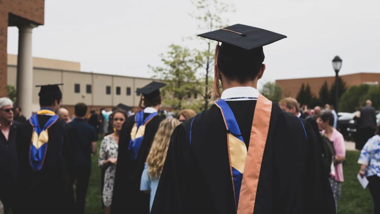 Cómo compulsar un título universitario online