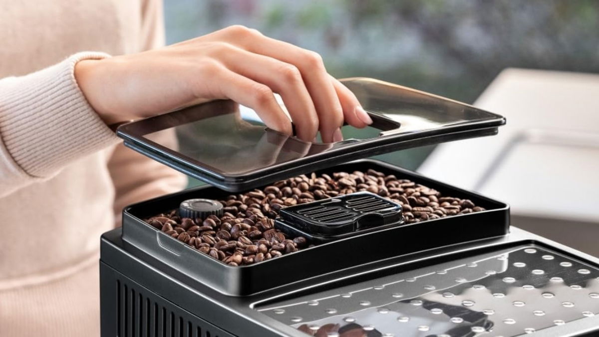 Magnifica cada sorbo de café premium en casa al mejor precio: aroma de barista con esta cafetera por 299 euros