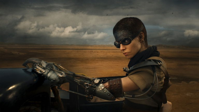 Podrá ser la estrella de 'Furiosa: de la saga Mad Max', pero hay algo que nosotros podemos hacer y Anya Taylor-Joy no: conducir
