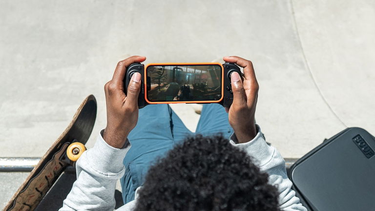 ¿Sueles jugar en tu iPhone? Vas a querer el nuevo mando de SCUF diseñado para móviles