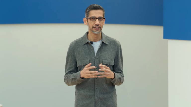 Sundar Pichai, CEO de Google, lo tiene claro: programar será tan fácil como ser youtuber gracias al 'vibe coding', pero hay una línea roja