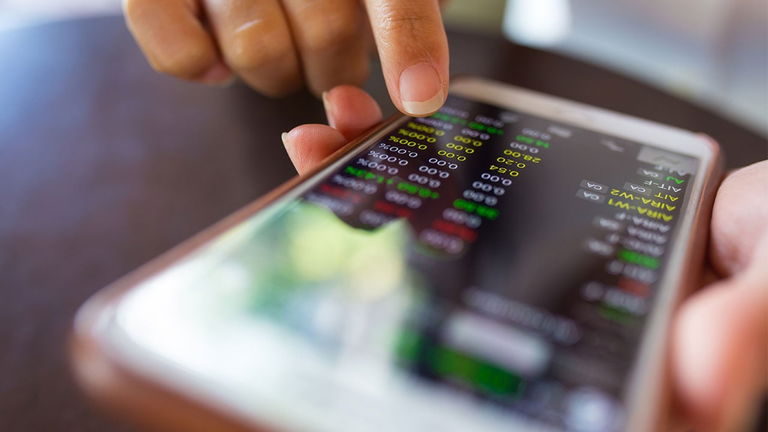 ¿Usas alguna de estas apps de finanzas? Un estudio revela la gran cantidad de datos personales que comparten con terceros