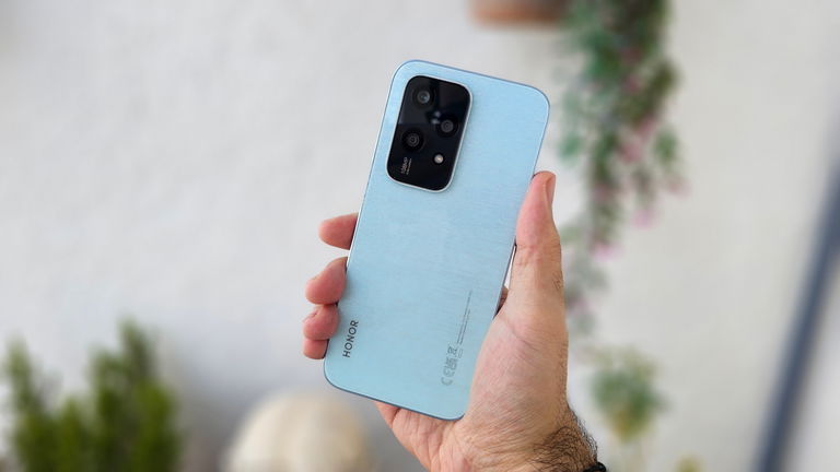 HONOR 200 Lite 5G, primeras impresiones: un móvil ligero contra el mundo