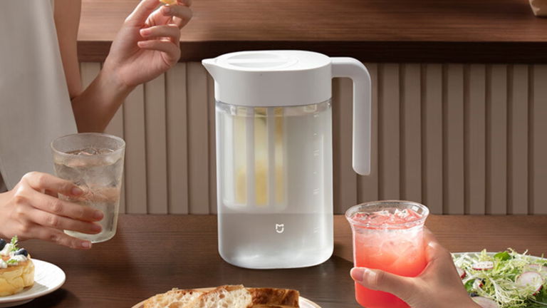 Lo último de Xiaomi es una jarra filtrante que además enfría el agua más rápidamente