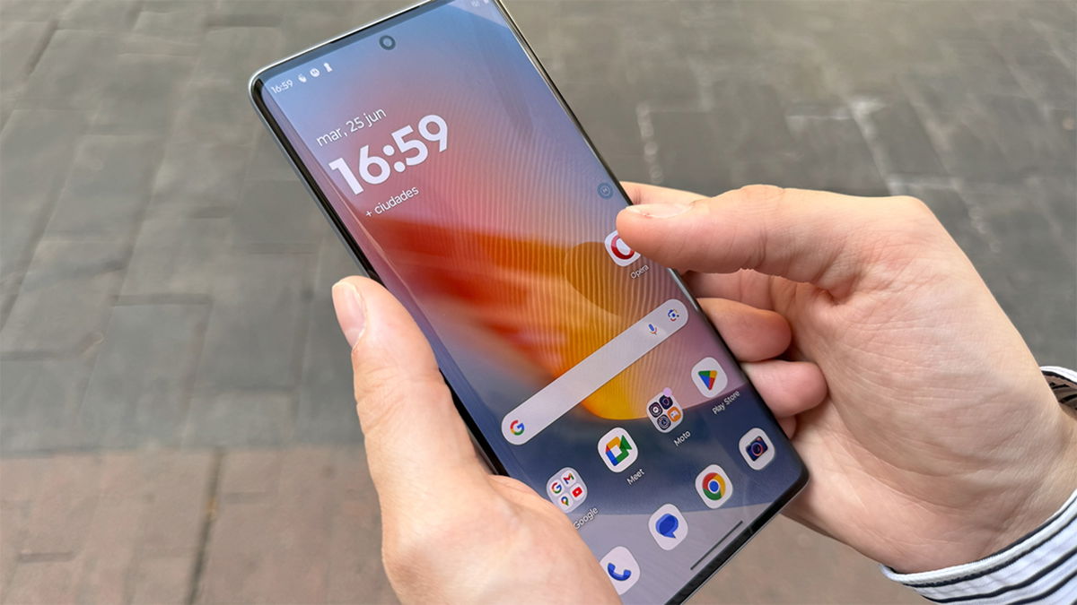 Motorola rebaja su mejor gama media: pOLED a 144 Hz, Snapdragon y sensor principal con sello de Sony