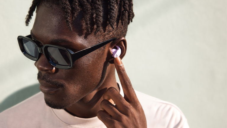 Estos auriculares no se moverán cuando salgas a correr: chip H1, IPX4 y hasta 24 horas de música