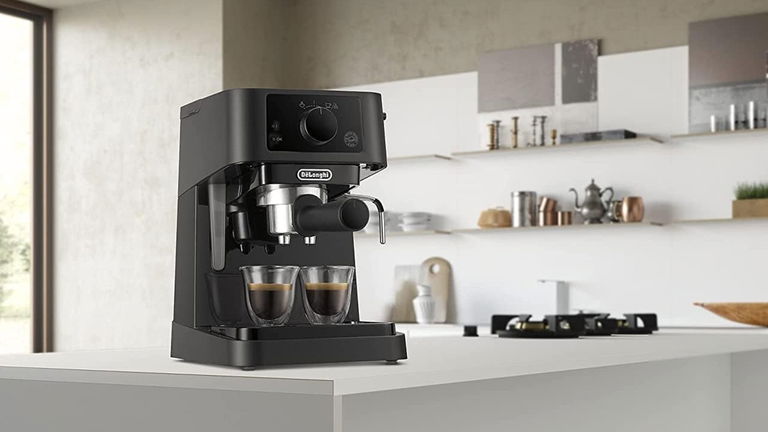 Te chivo la cafetera De'Longhi perfecta para cocinas pequeñas y que ahora tiene un precio de risa en Amazon