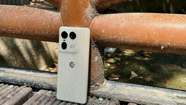 Motorola recuerda al precioso Moto X y lanzará su nuevo RAZR 60 Ultra con terminación de madera