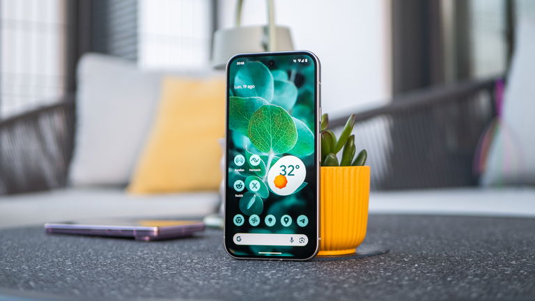 Google revienta el mercado: su móvil con IA, cámara increíble y Android puro baja 300 euros