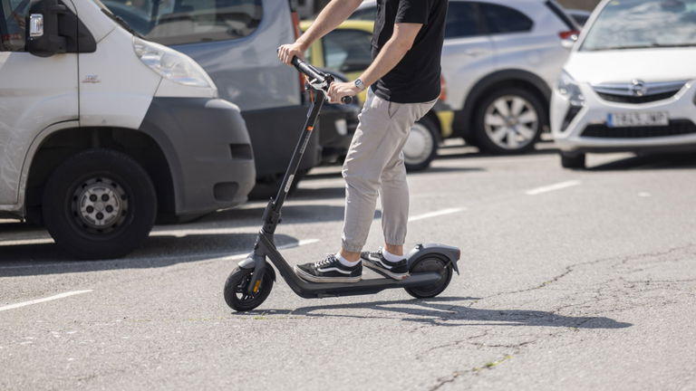 Ninebot E2 Pro, análisis: un patinete asequible firmado por Segway con extras de gama alta