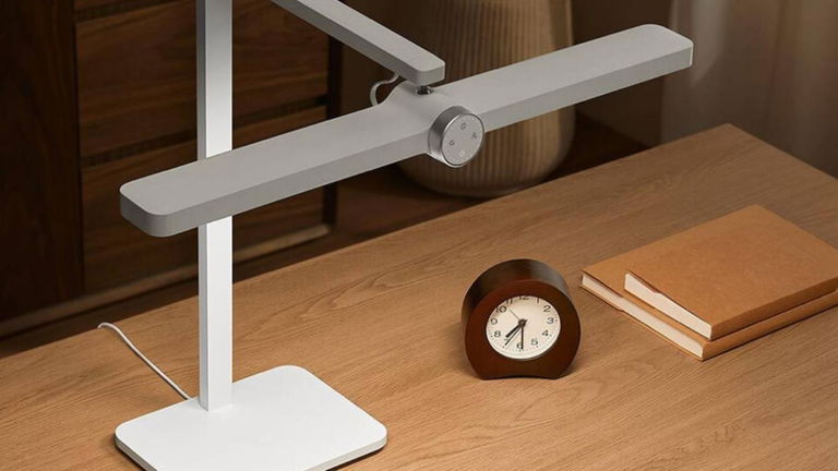 Vas a querer comprar la nueva lámpara de escritorio de Xiaomi: diseño en "T" y luces LED por menos de 60 euros