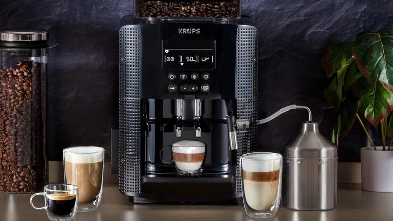 Baja de precio la cafetera dispuesta a cambiar tu rutina: muele, prepara y limpia con solo pulsar un botón