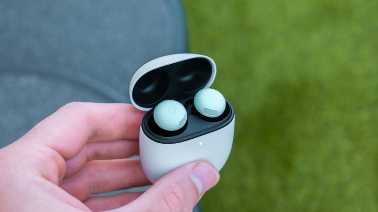 Auriculares inalámbricos ligeros, cómodos y con 30 horas de música ¿quién dijo que lo bueno tenía que costar un ojo?